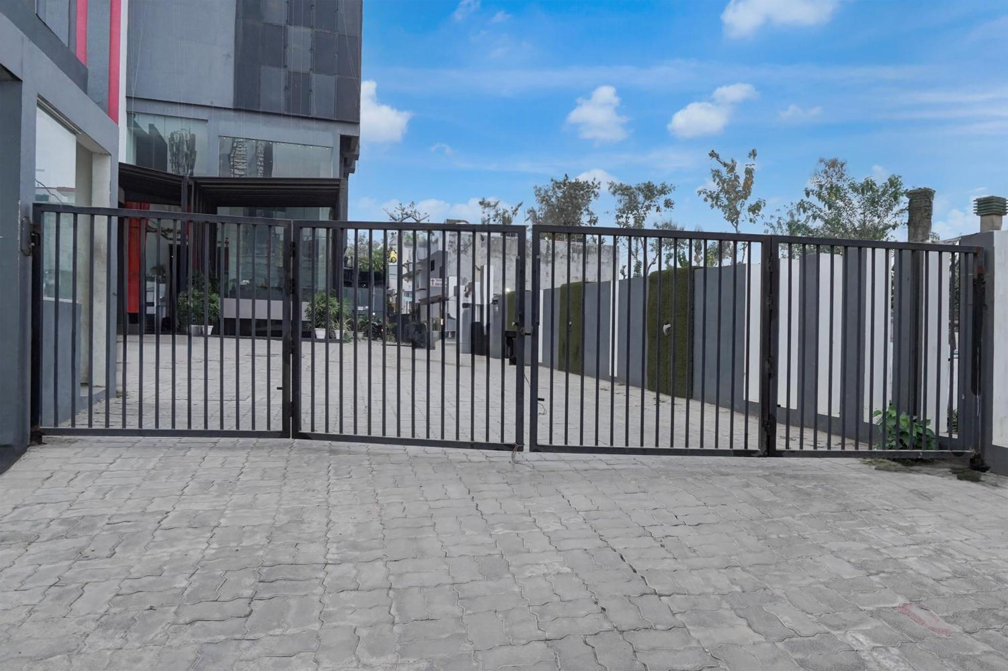 Super Townhouse Gomti Nagar Matiyari Hotel Chinhat Екстериор снимка