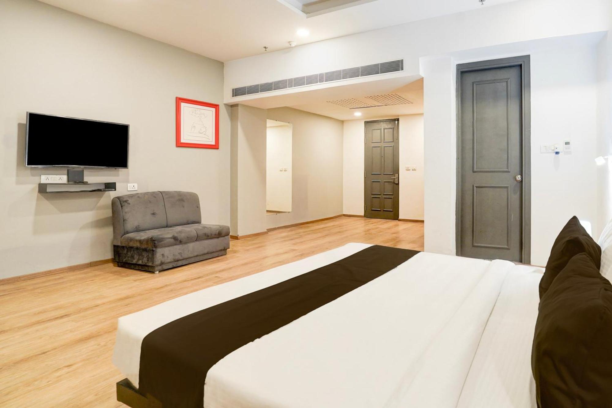 Super Townhouse Gomti Nagar Matiyari Hotel Chinhat Екстериор снимка